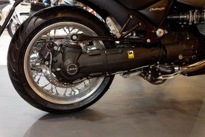 1024px-Paris_-_Salon_de_la_moto_2011_-_Moto_Guzzi_-_Bellagio_Aquila_Nera_-_003